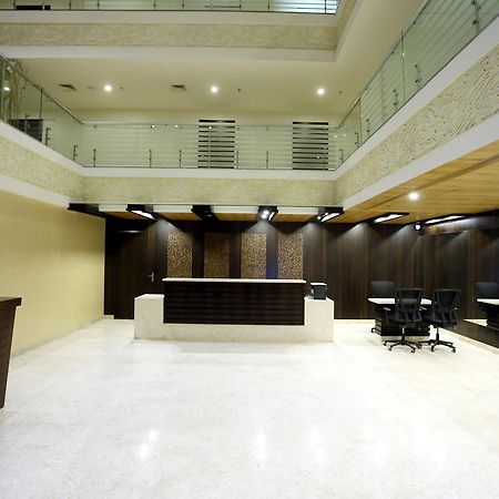 Solitaire Hotel Rāipur Екстериор снимка
