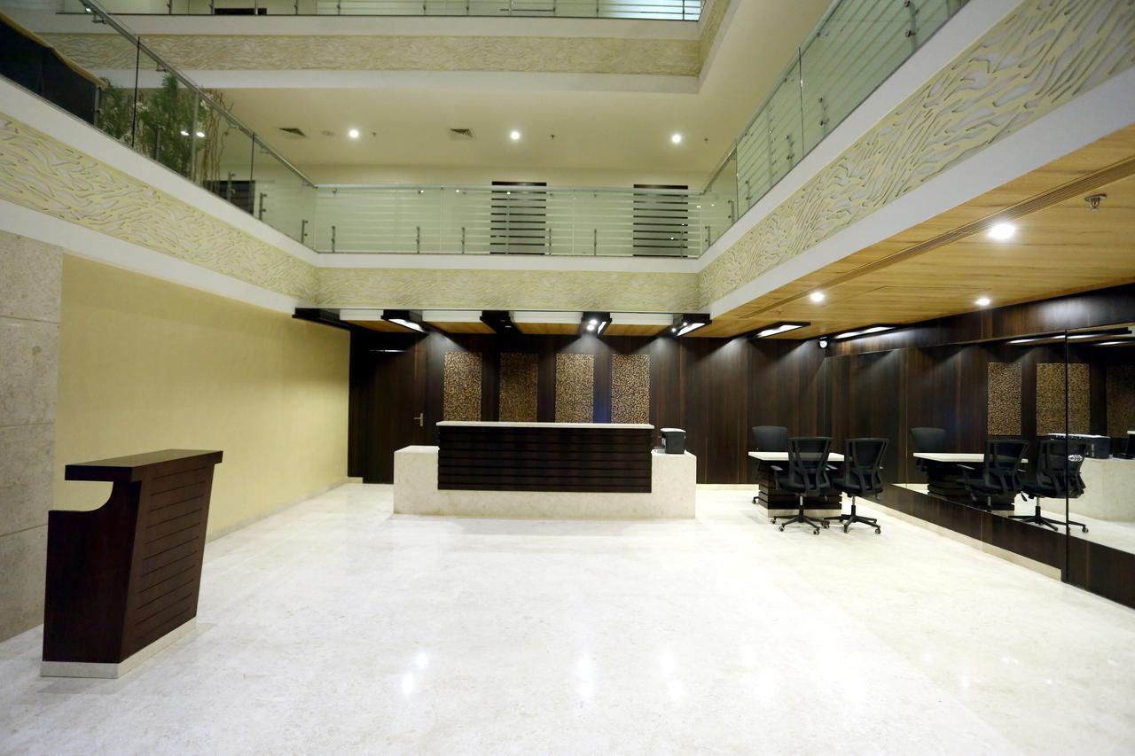Solitaire Hotel Rāipur Екстериор снимка