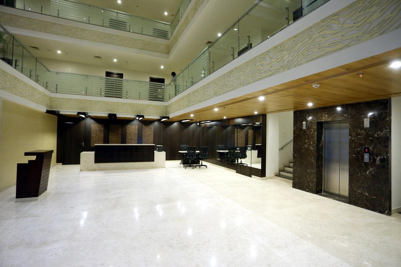 Solitaire Hotel Rāipur Екстериор снимка