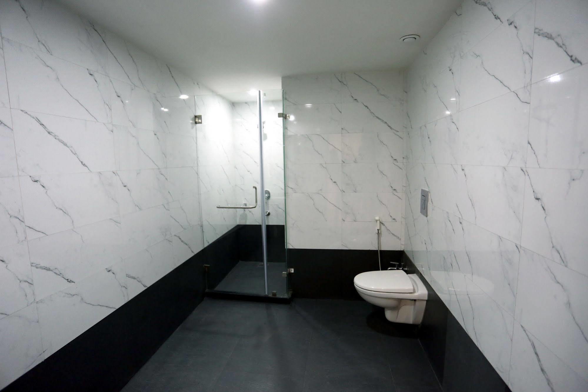 Solitaire Hotel Rāipur Екстериор снимка
